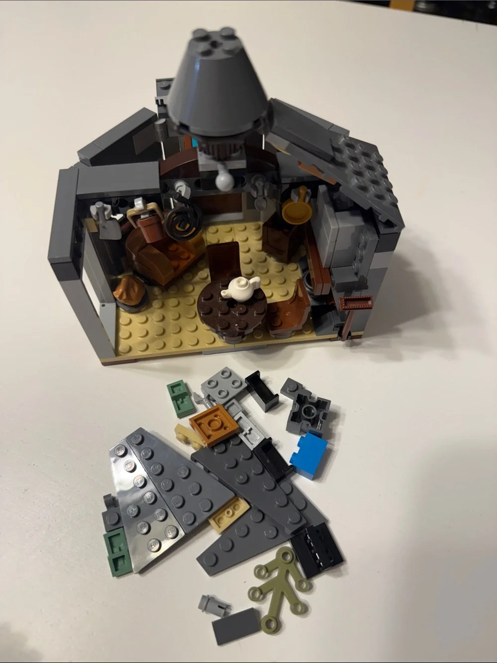 LEGO Harry Potter Hagrid's Hut: Buckbeak's Rescue 75947 (Incomplete)